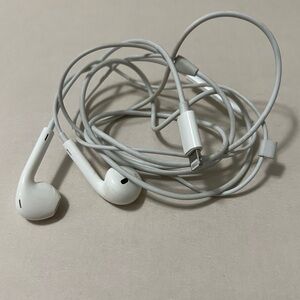 Apple headphones with lightening connector